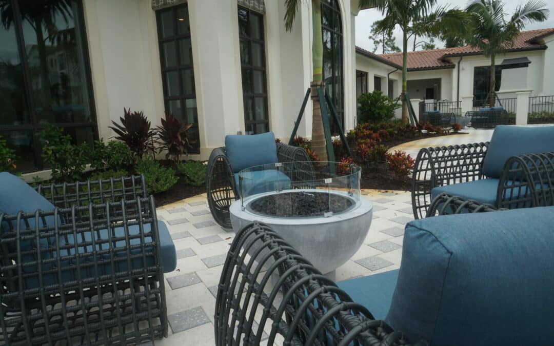 Naples Lago Commercial