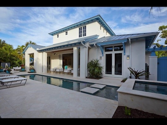 Luxurious Travertine Pool Deck