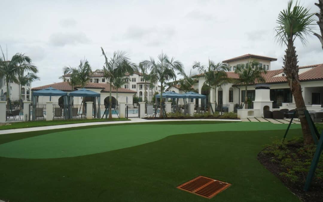 Commercial Pool Lago