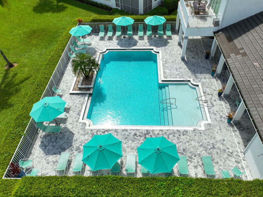 Outdoor Haven at Sand Wedge Lane: A Modern Oasis
