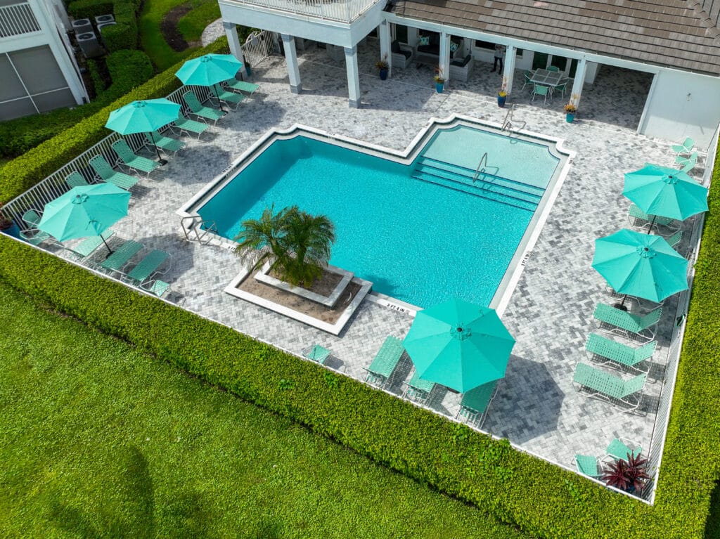 Outdoor Haven at Sand Wedge Lane: A Modern Oasis
